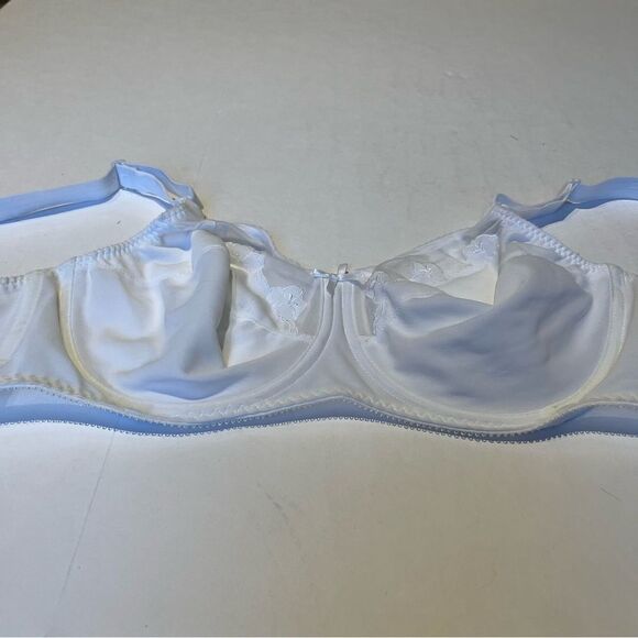 Bali Bra White 36D Underwire, no padding, wider adjustable straps. - Picture 9 of 9